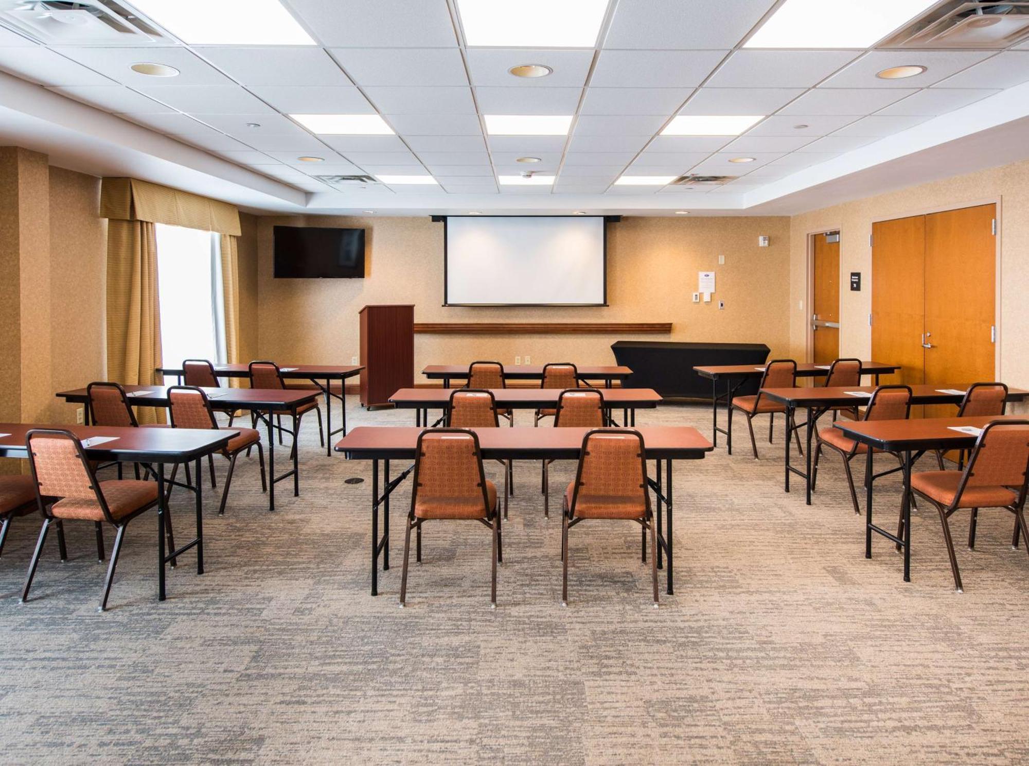 Hampton Inn Presque Isle Exterior photo