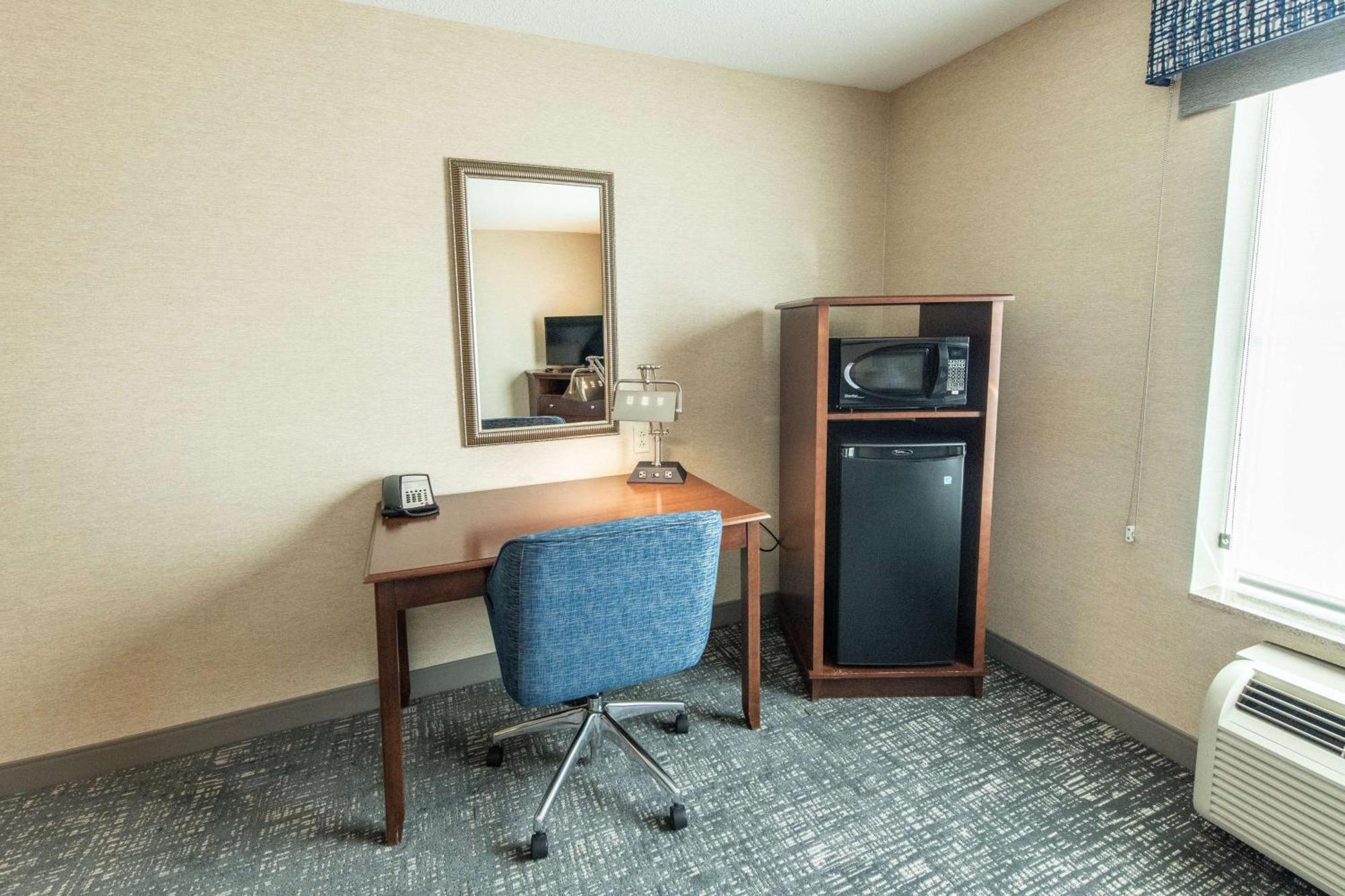Hampton Inn Presque Isle Exterior photo