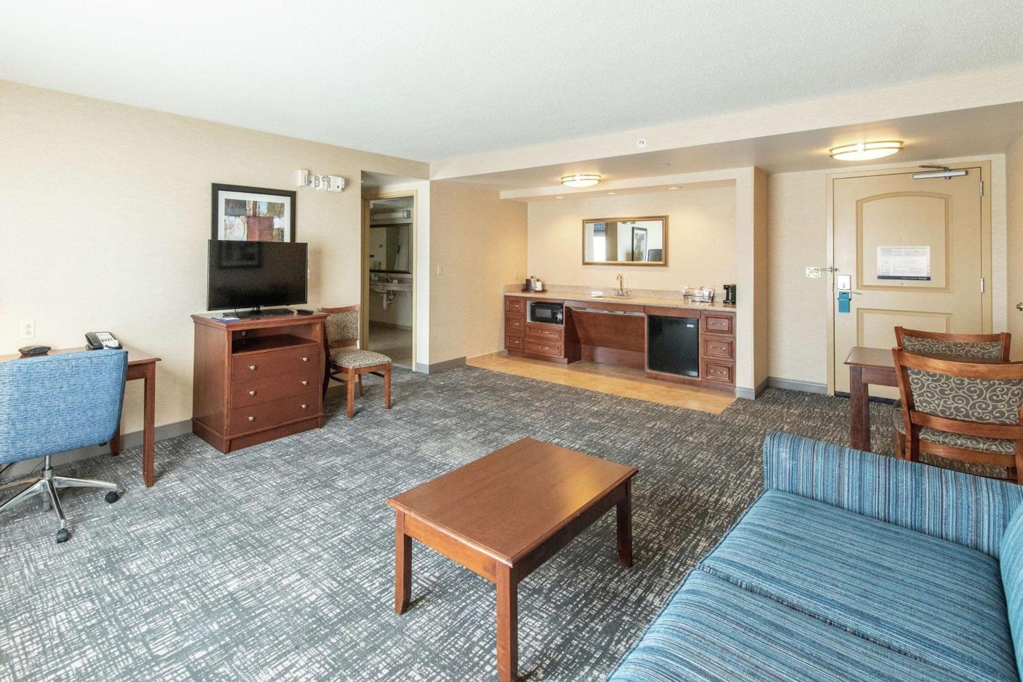 Hampton Inn Presque Isle Exterior photo