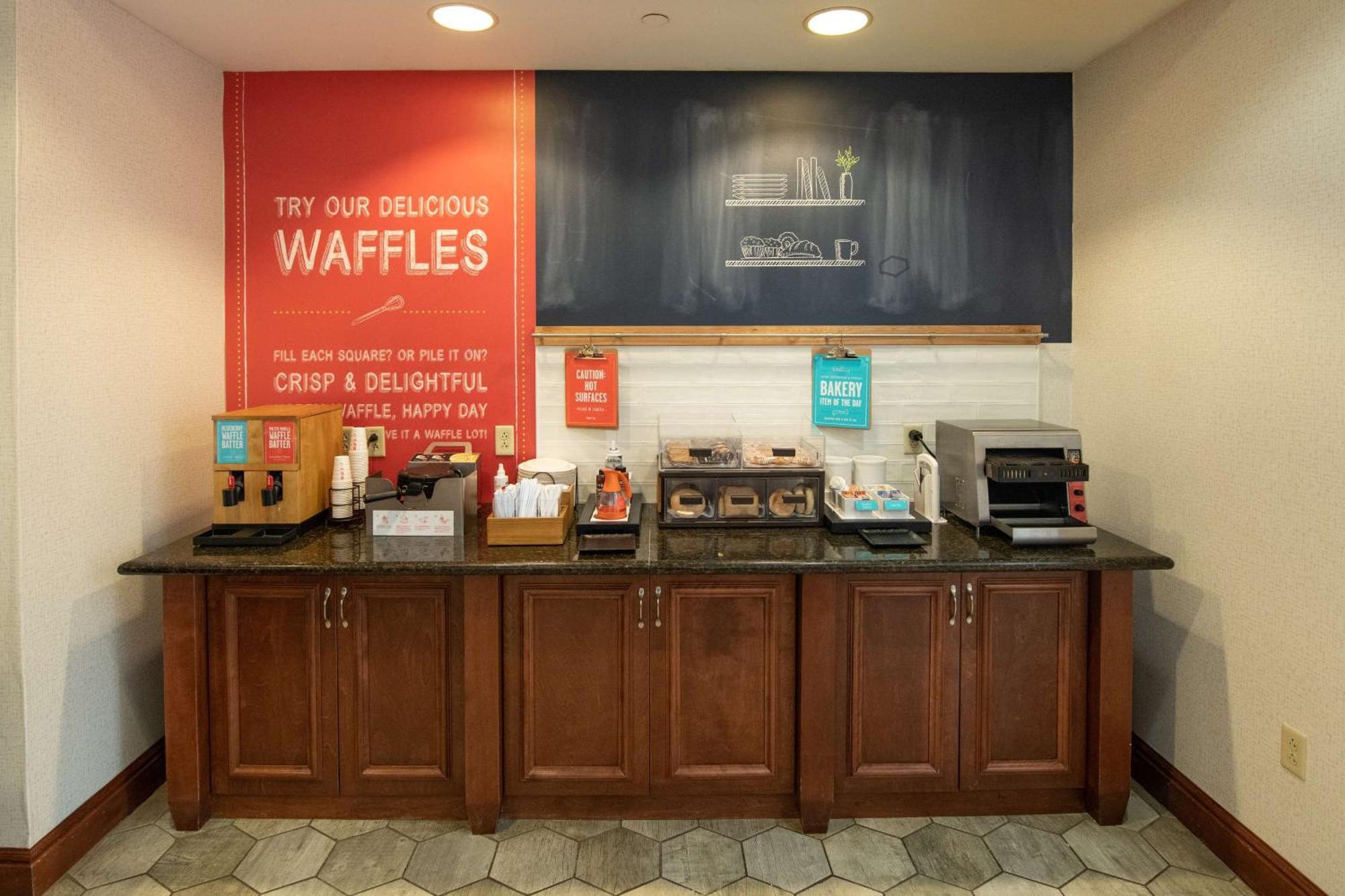 Hampton Inn Presque Isle Exterior photo