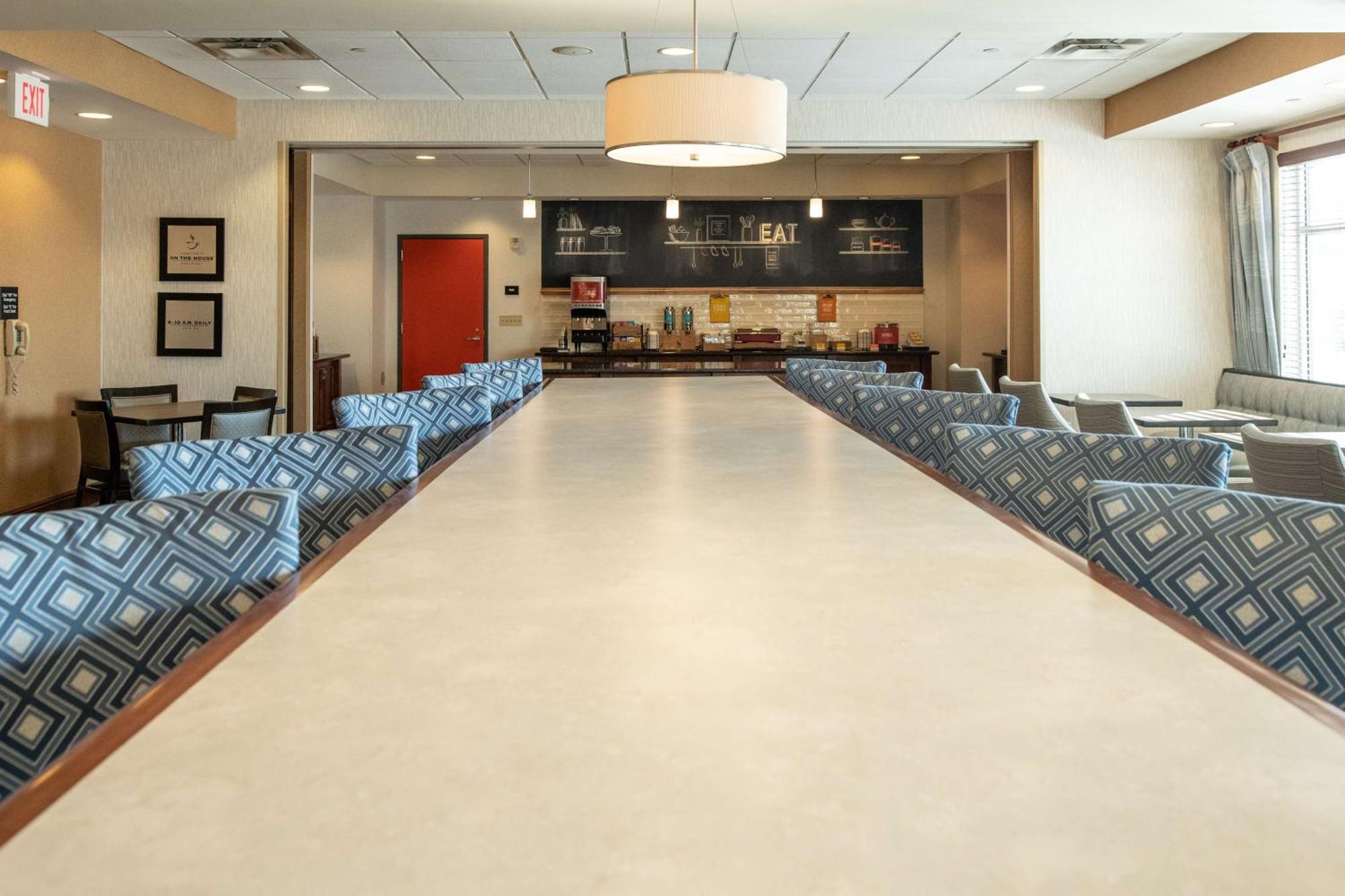 Hampton Inn Presque Isle Exterior photo