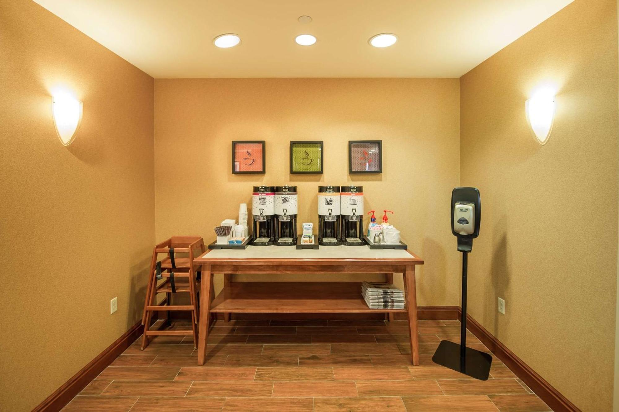 Hampton Inn Presque Isle Exterior photo