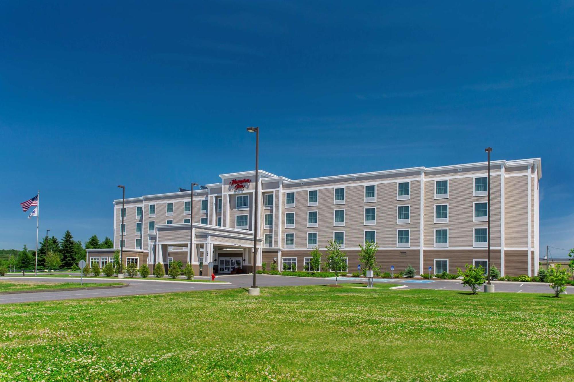 Hampton Inn Presque Isle Exterior photo