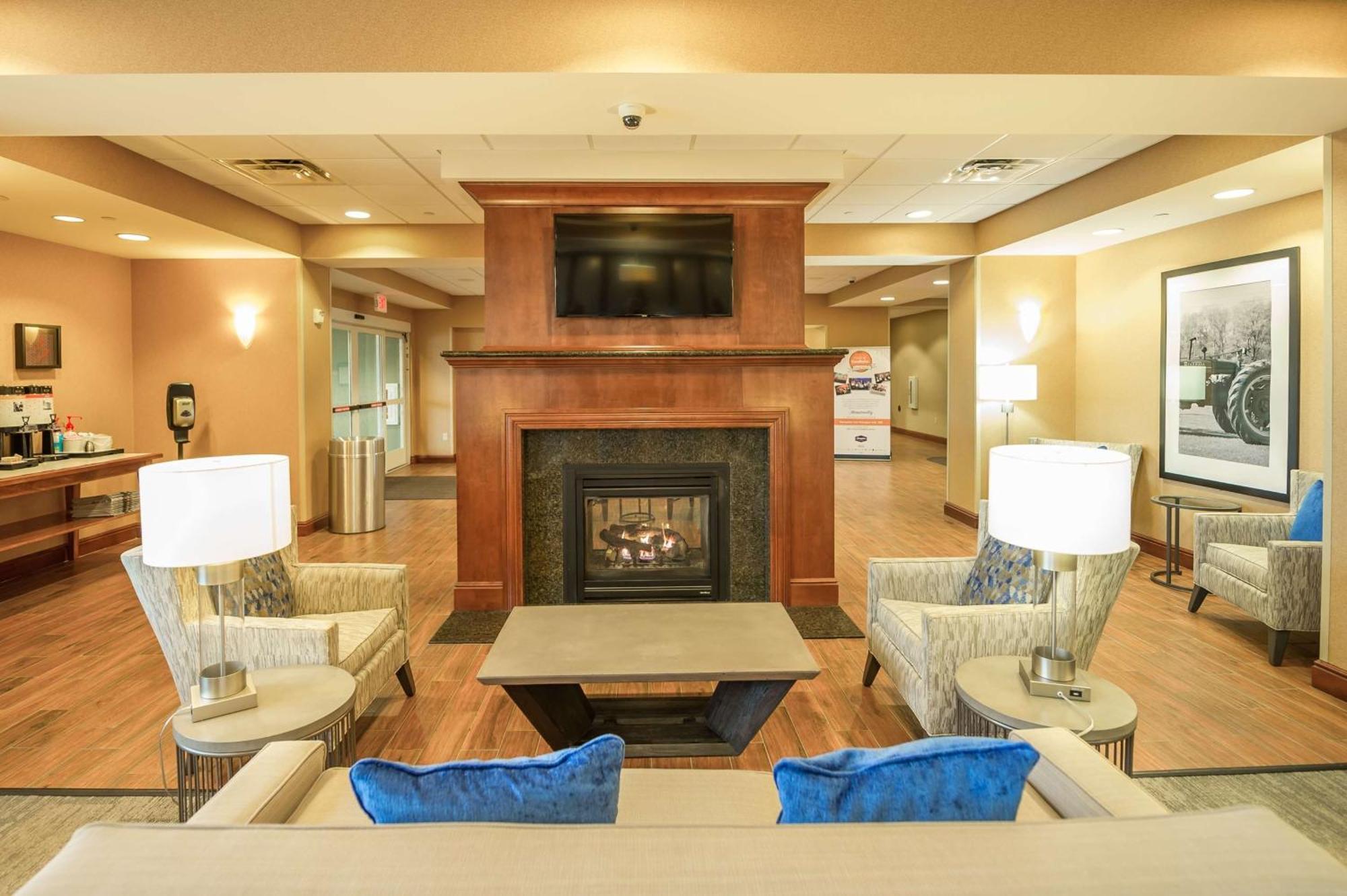Hampton Inn Presque Isle Exterior photo